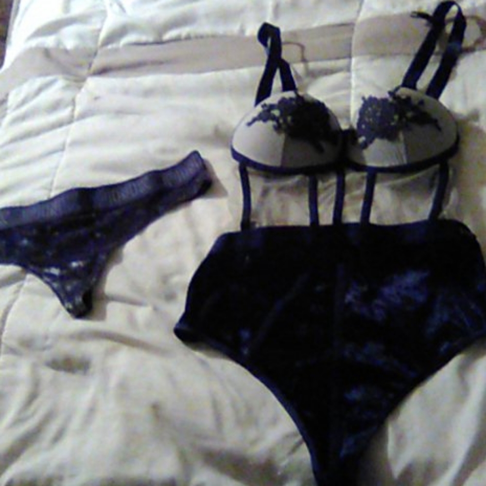 USED intimate set for M/L